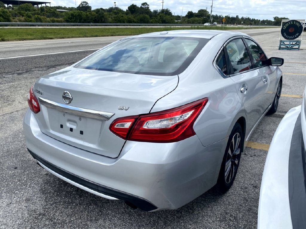 2017 Nissan Altima Image 13
