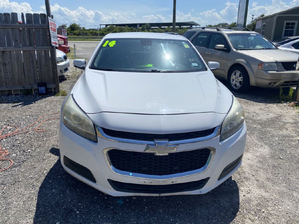 2014 Chevrolet Malibu Image 2