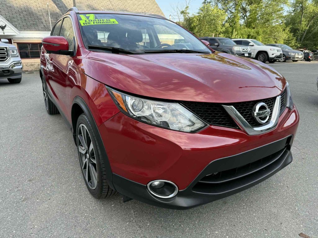 2017 Nissan Rogue Image 1
