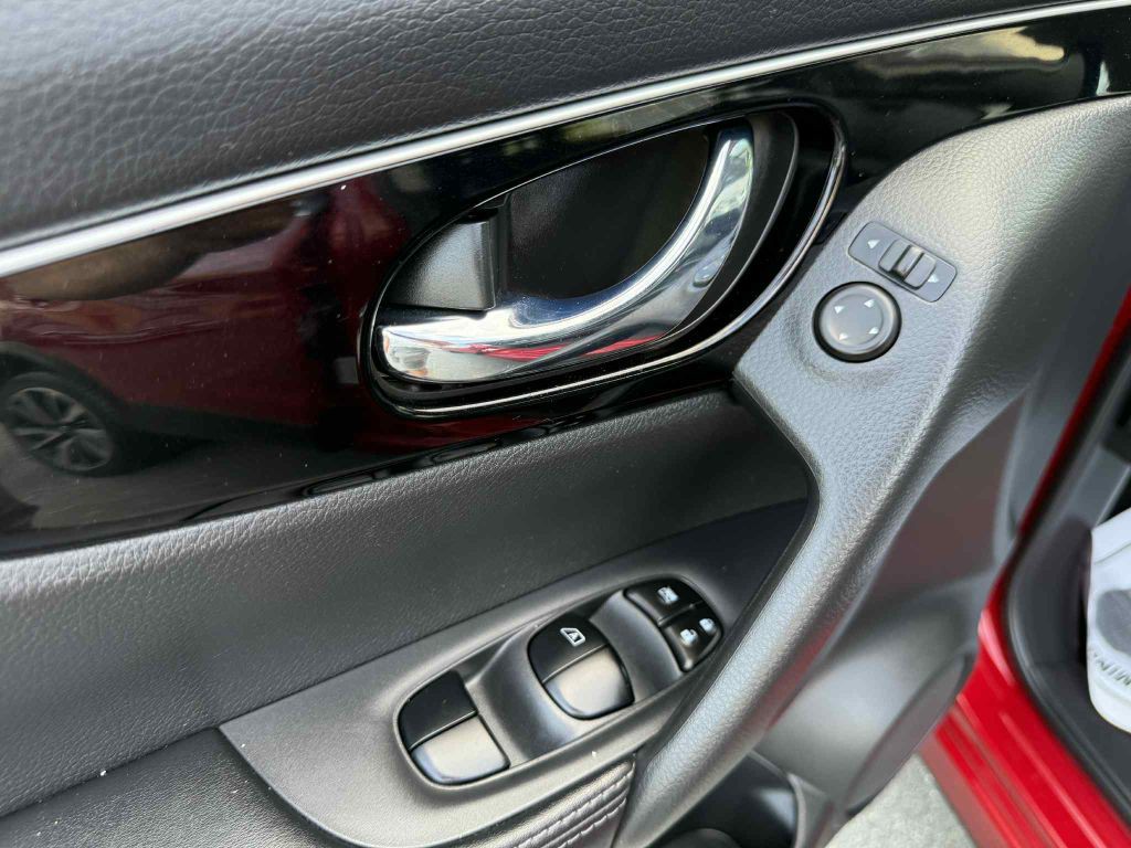 2017 Nissan Rogue Image 18