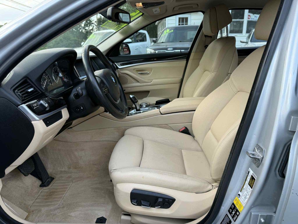 2015 BMW 5 Series Image 9