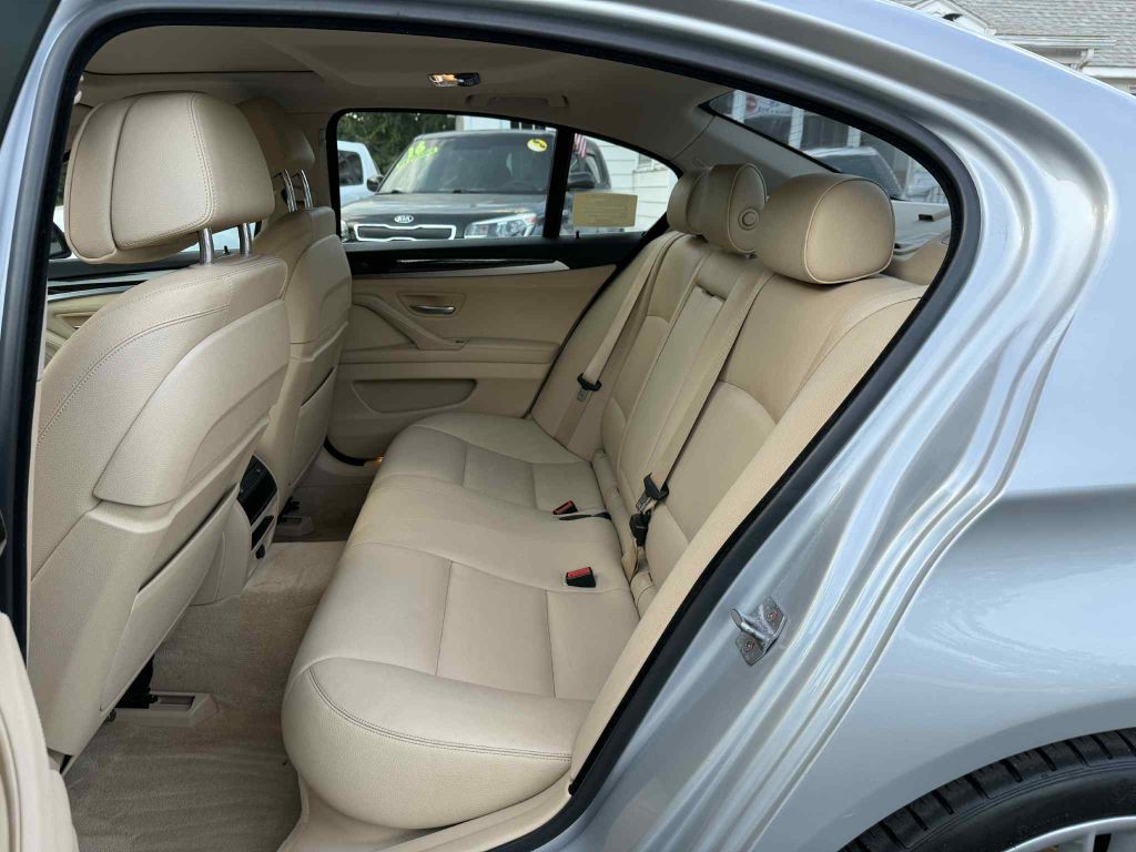 2015 BMW 5 Series Image 11