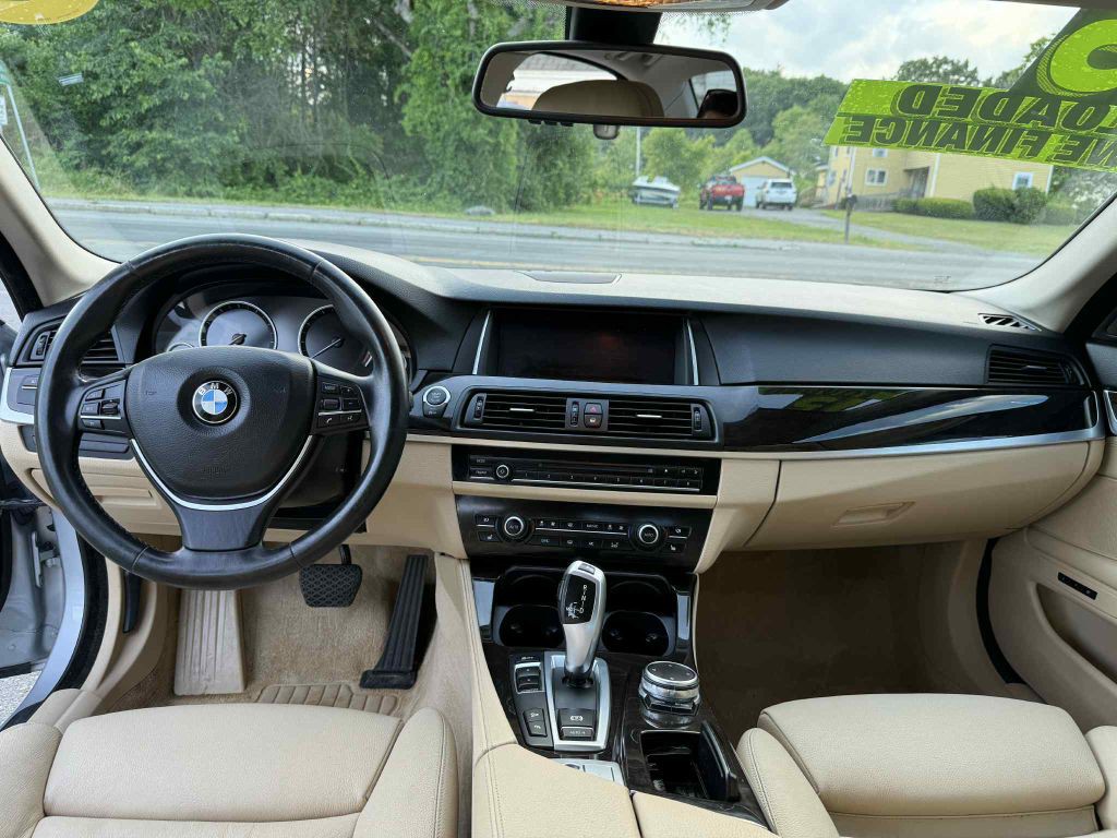 2015 BMW 5 Series Image 12