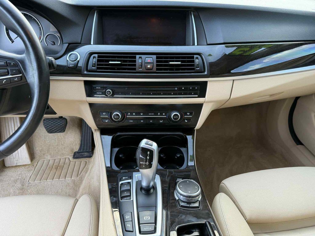 2015 BMW 5 Series Image 16