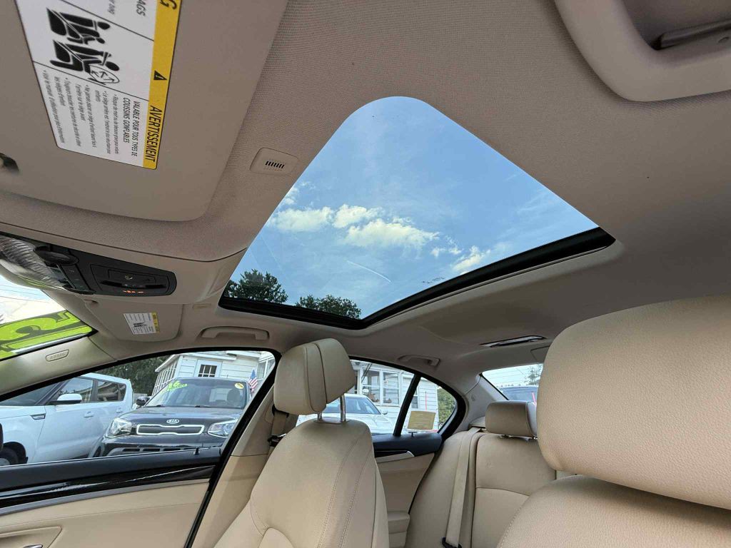 2015 BMW 5 Series Image 19