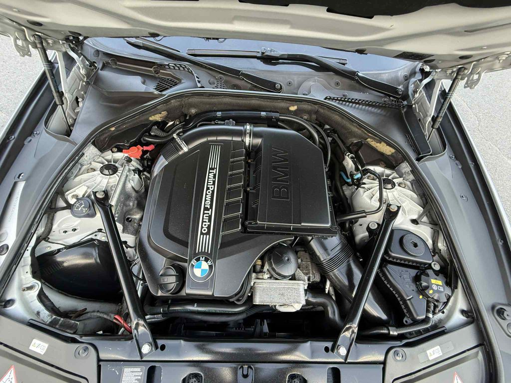 2015 BMW 5 Series Image 26