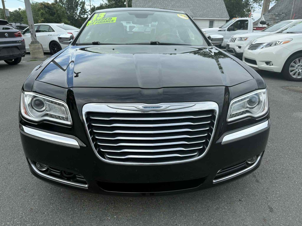 2013 Chrysler 300 Image 2