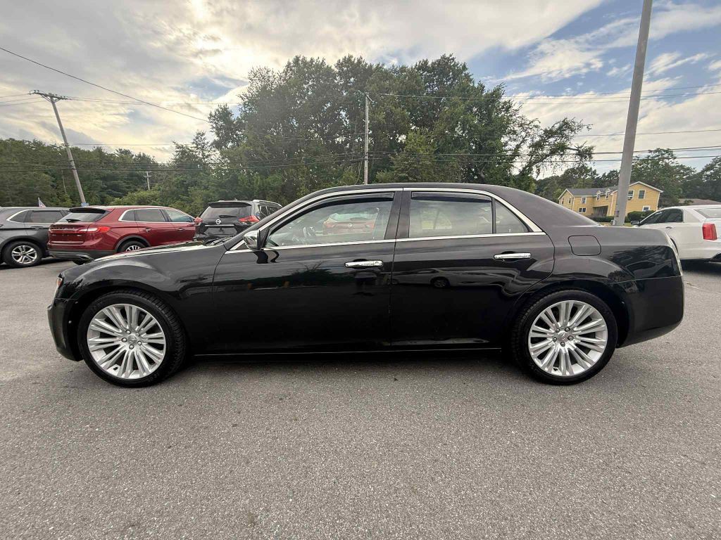 2013 Chrysler 300 Image 4