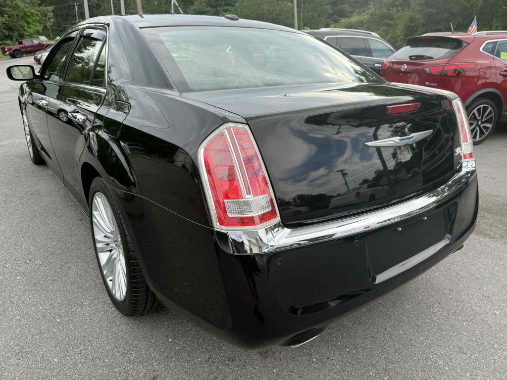 2013 Chrysler 300 Image 5