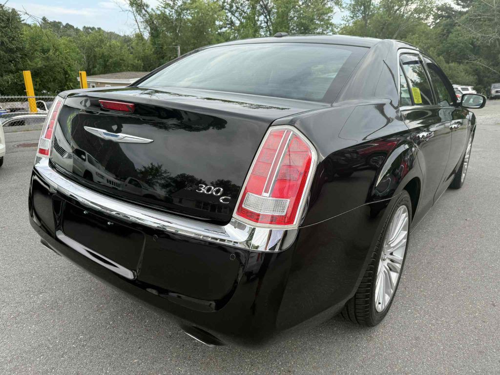 2013 Chrysler 300 Image 7