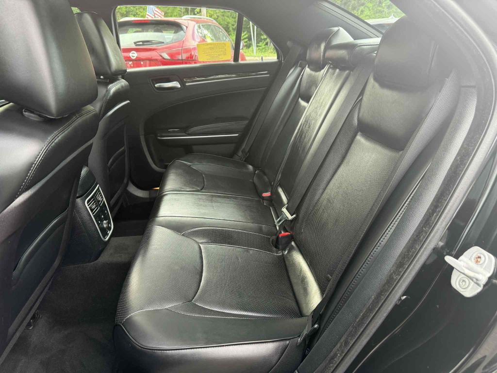 2013 Chrysler 300 Image 10