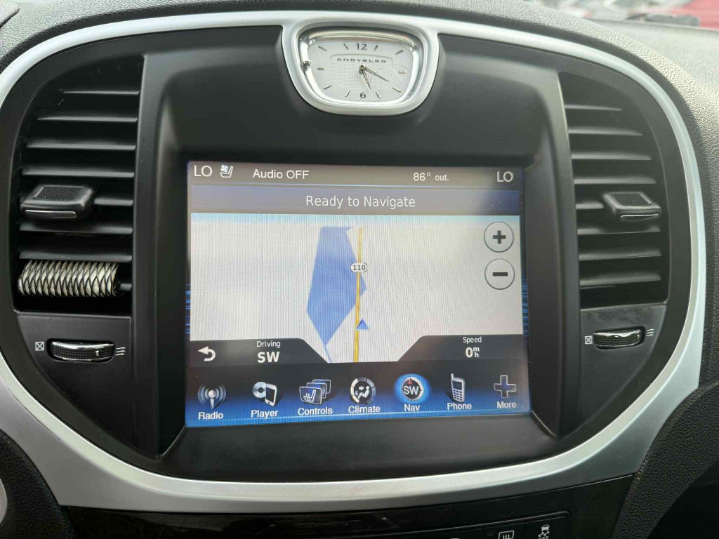 2013 Chrysler 300 Image 14