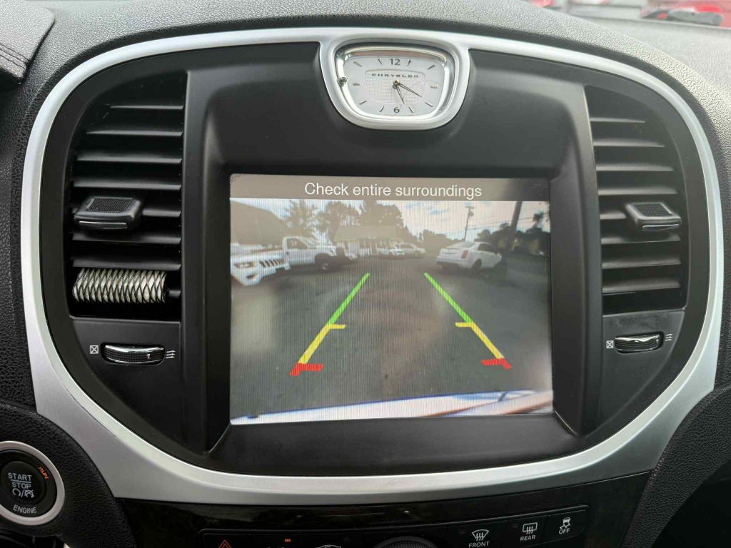 2013 Chrysler 300 Image 15