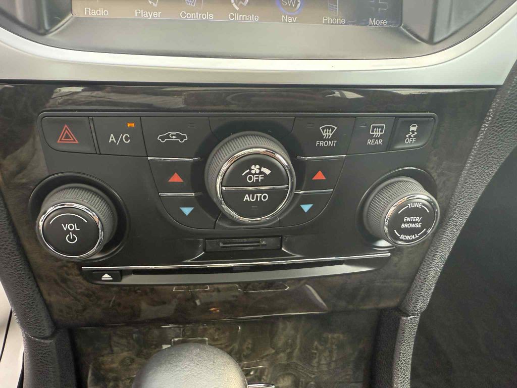 2013 Chrysler 300 Image 16