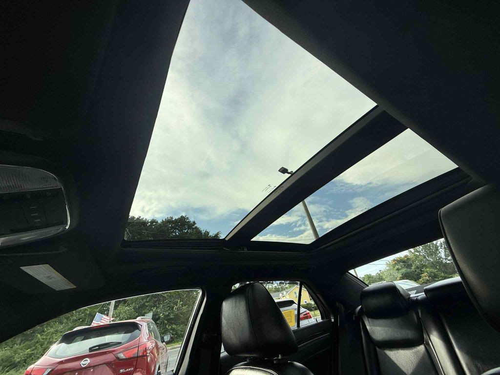 2013 Chrysler 300 Image 18