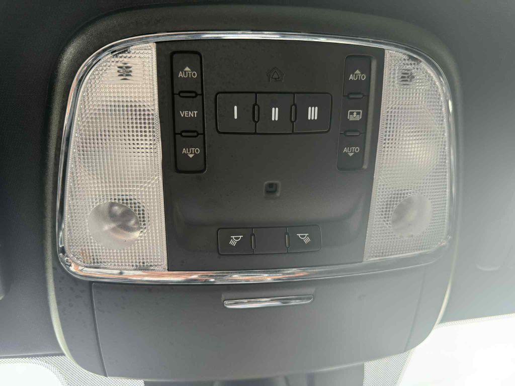 2013 Chrysler 300 Image 19