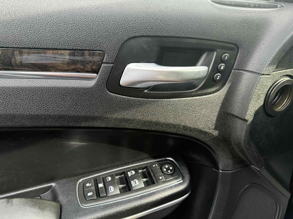 2013 Chrysler 300 Image 20