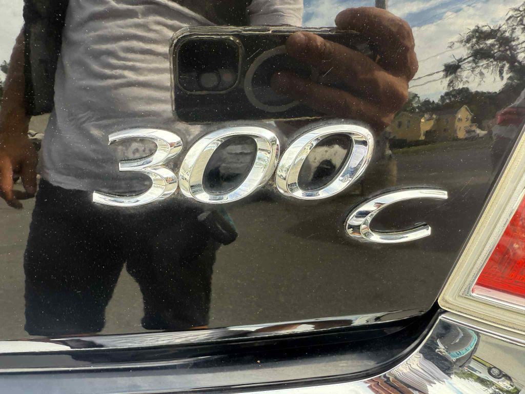 2013 Chrysler 300 Image 22