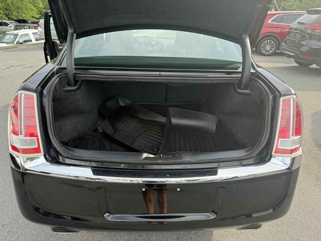 2013 Chrysler 300 Image 23