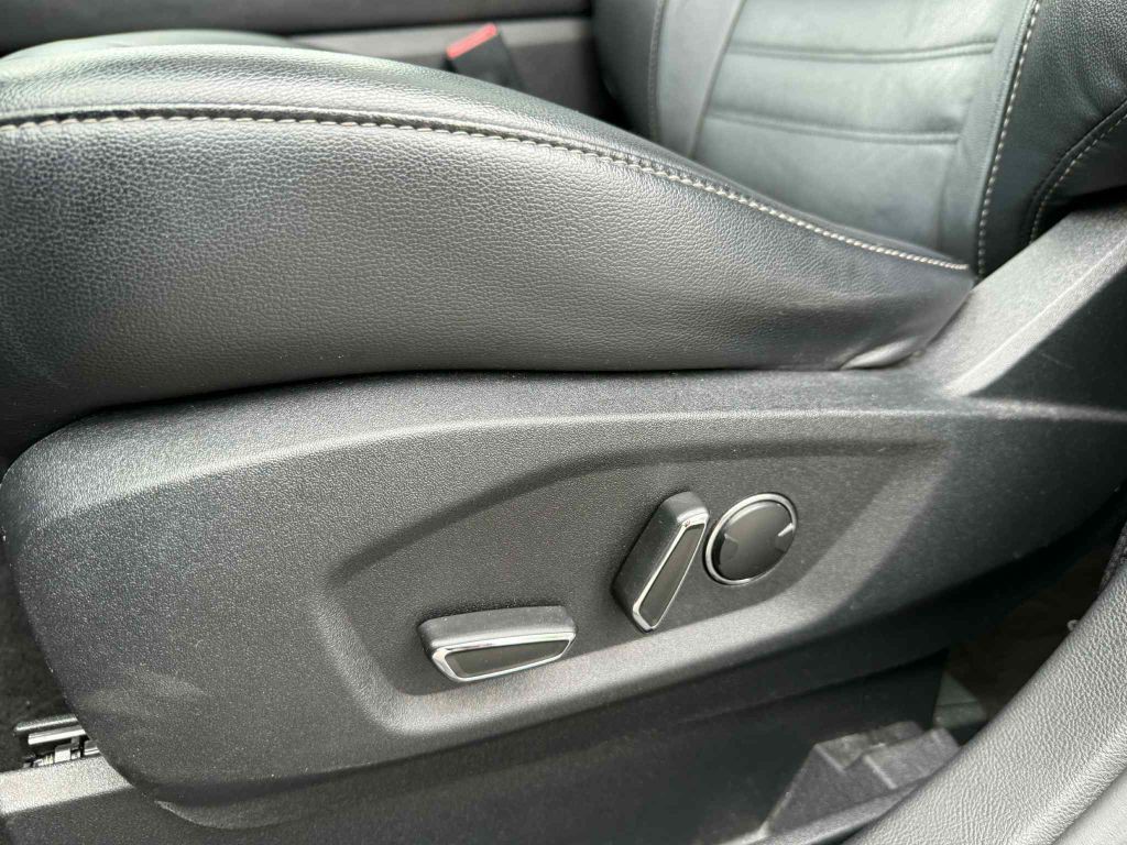 2016 Ford Edge Image 20
