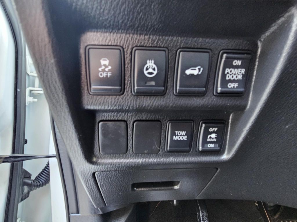 2013 Nissan Pathfinder Image 15