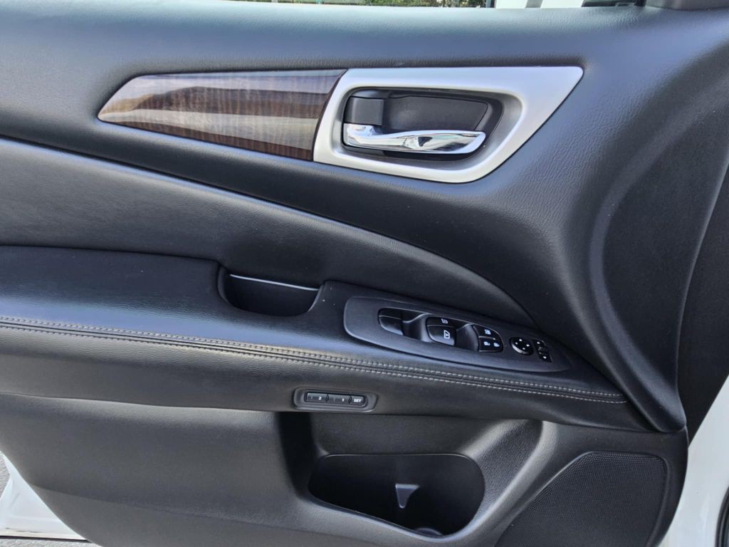 2013 Nissan Pathfinder Image 18