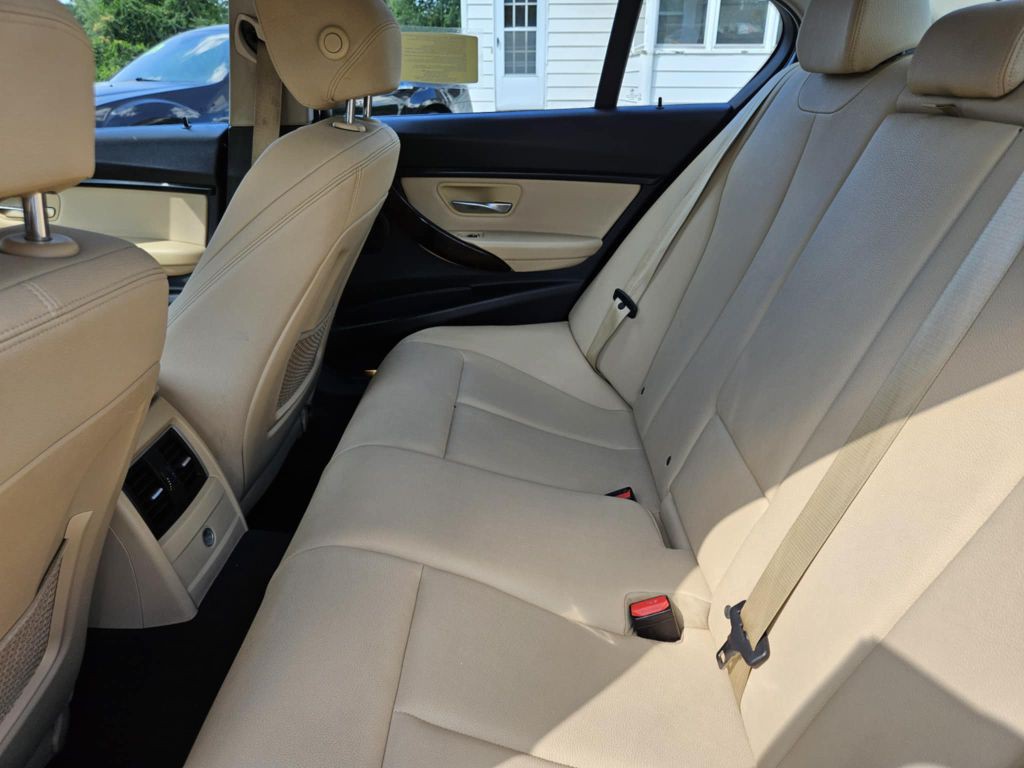 2018 BMW 3 Series Image 10