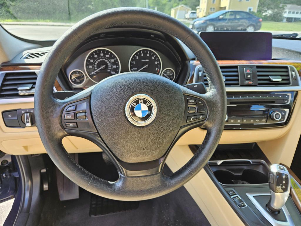 2018 BMW 3 Series Image 12