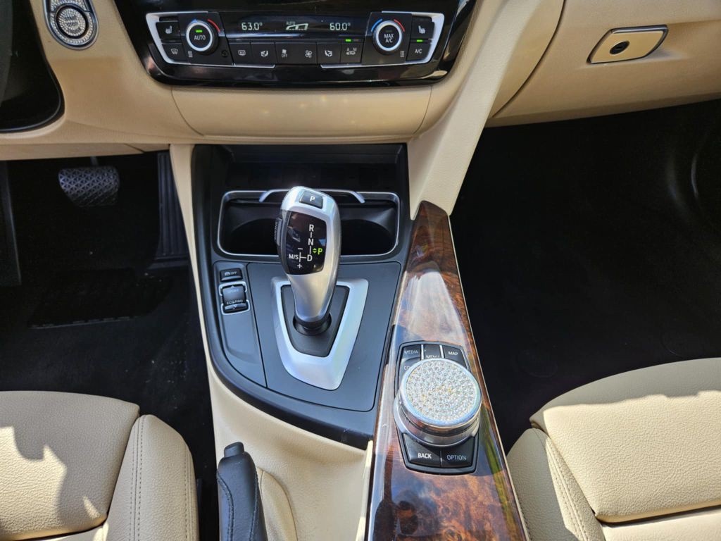 2018 BMW 3 Series Image 16