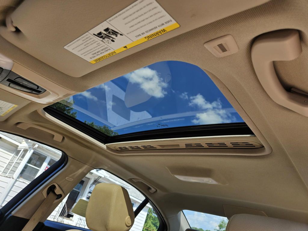 2018 BMW 3 Series Image 17