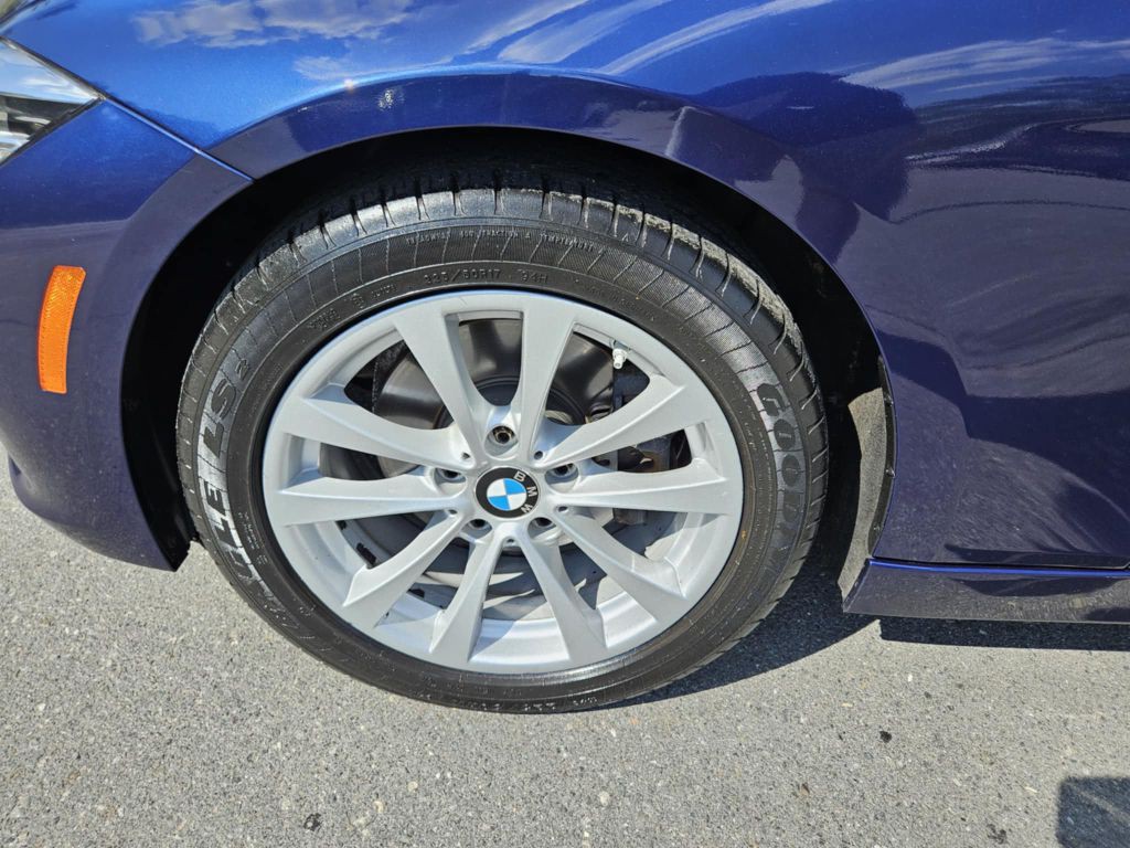 2018 BMW 3 Series Image 23