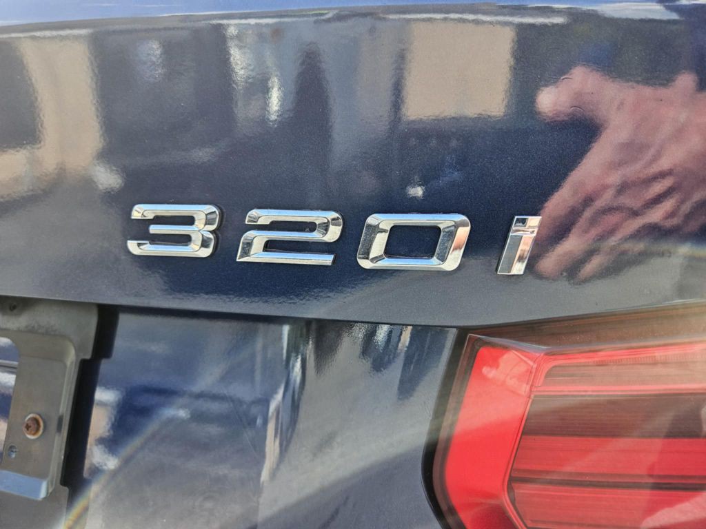 2018 BMW 3 Series Image 19