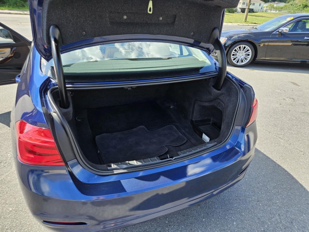 2018 BMW 3 Series Image 21