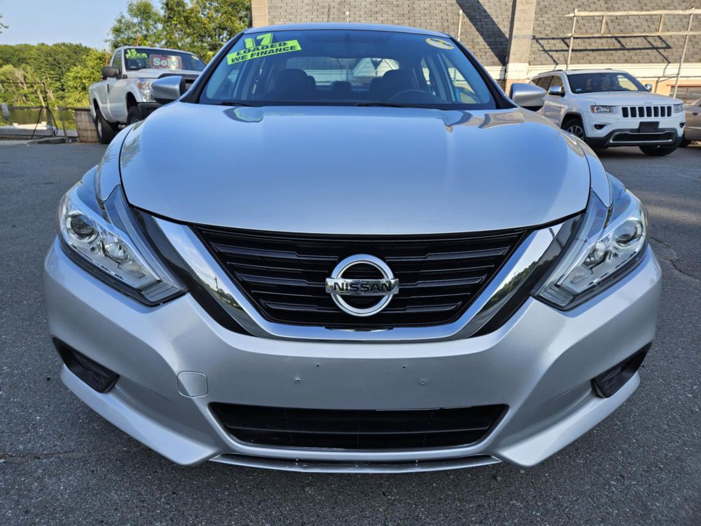 2017 Nissan Altima Image 2