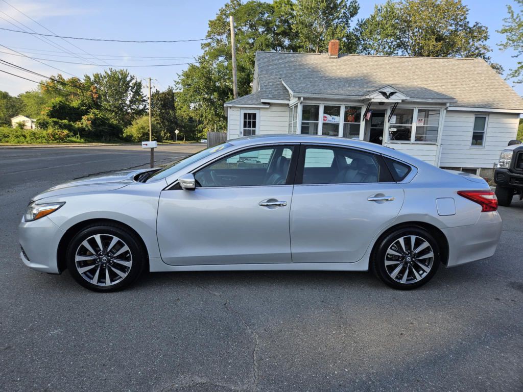 2017 Nissan Altima Image 4
