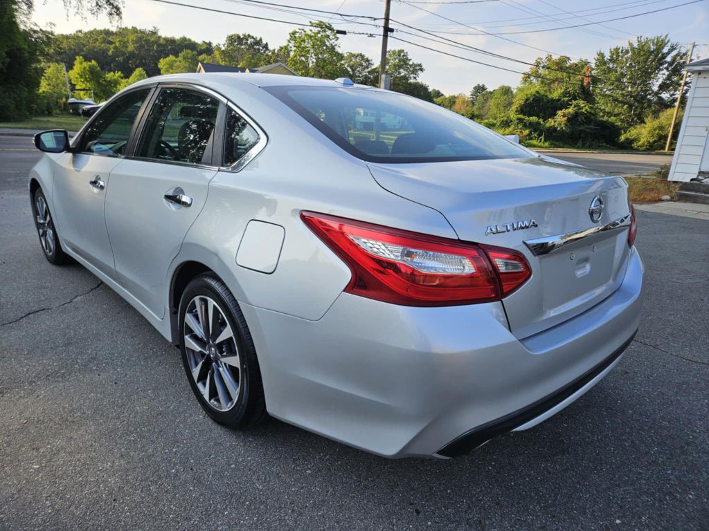 2017 Nissan Altima Image 5