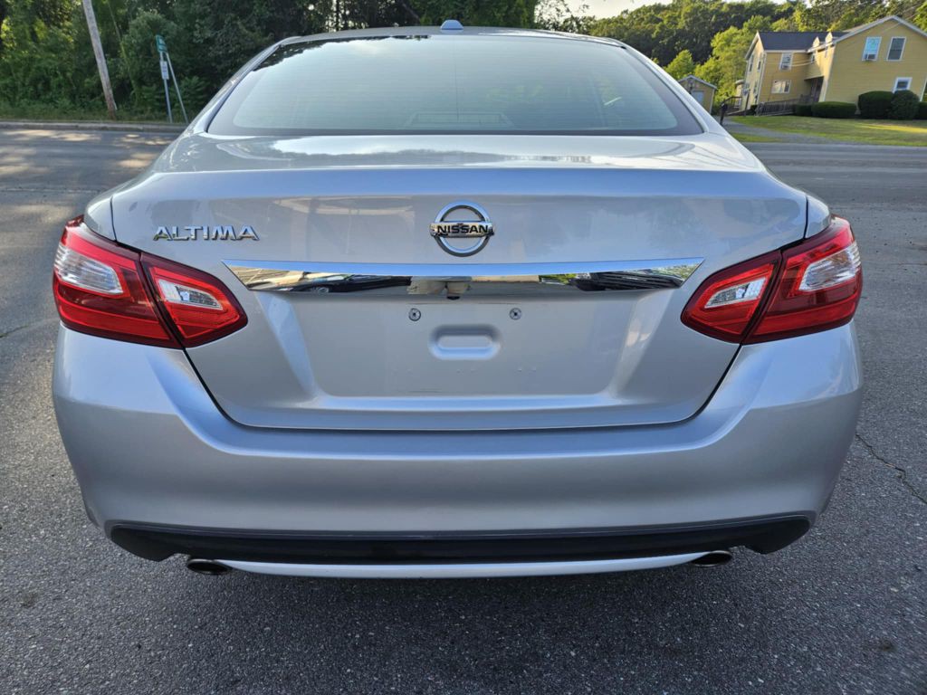2017 Nissan Altima Image 6