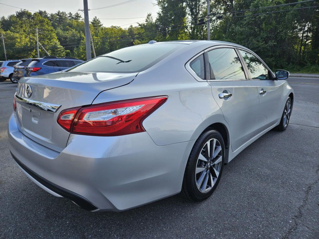 2017 Nissan Altima Image 7