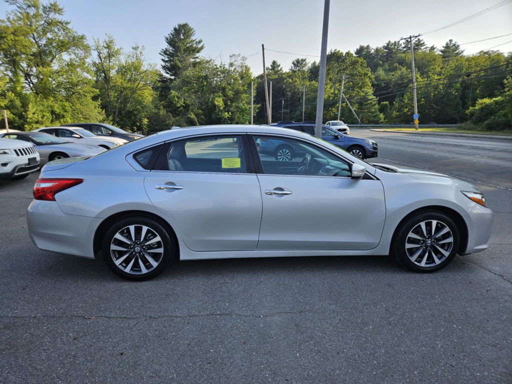 2017 Nissan Altima Image 8
