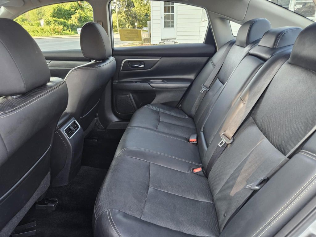 2017 Nissan Altima Image 11
