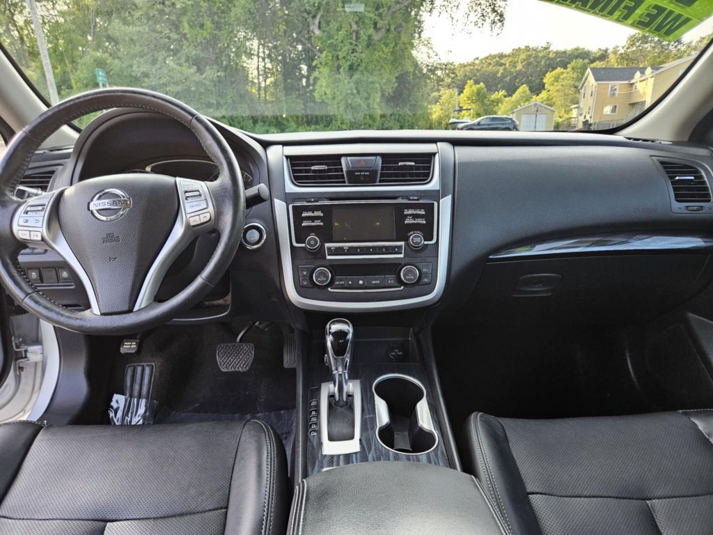2017 Nissan Altima Image 12