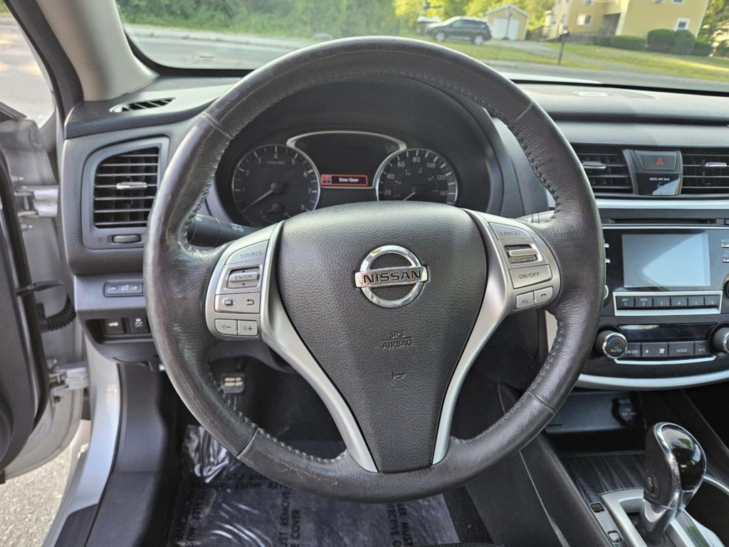 2017 Nissan Altima Image 14