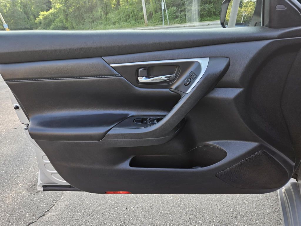 2017 Nissan Altima Image 15