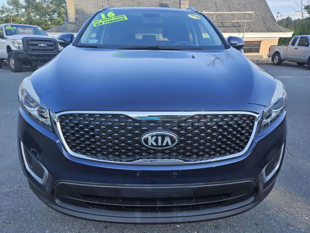 2016 Kia Sorento Image 2