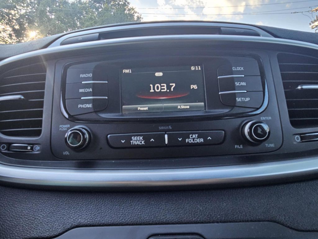 2016 Kia Sorento Image 14