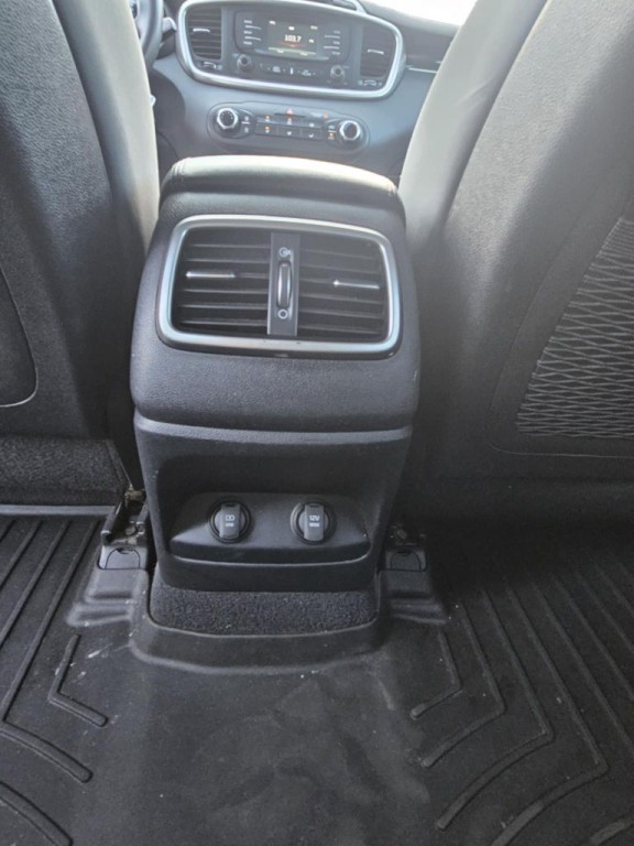 2016 Kia Sorento Image 18