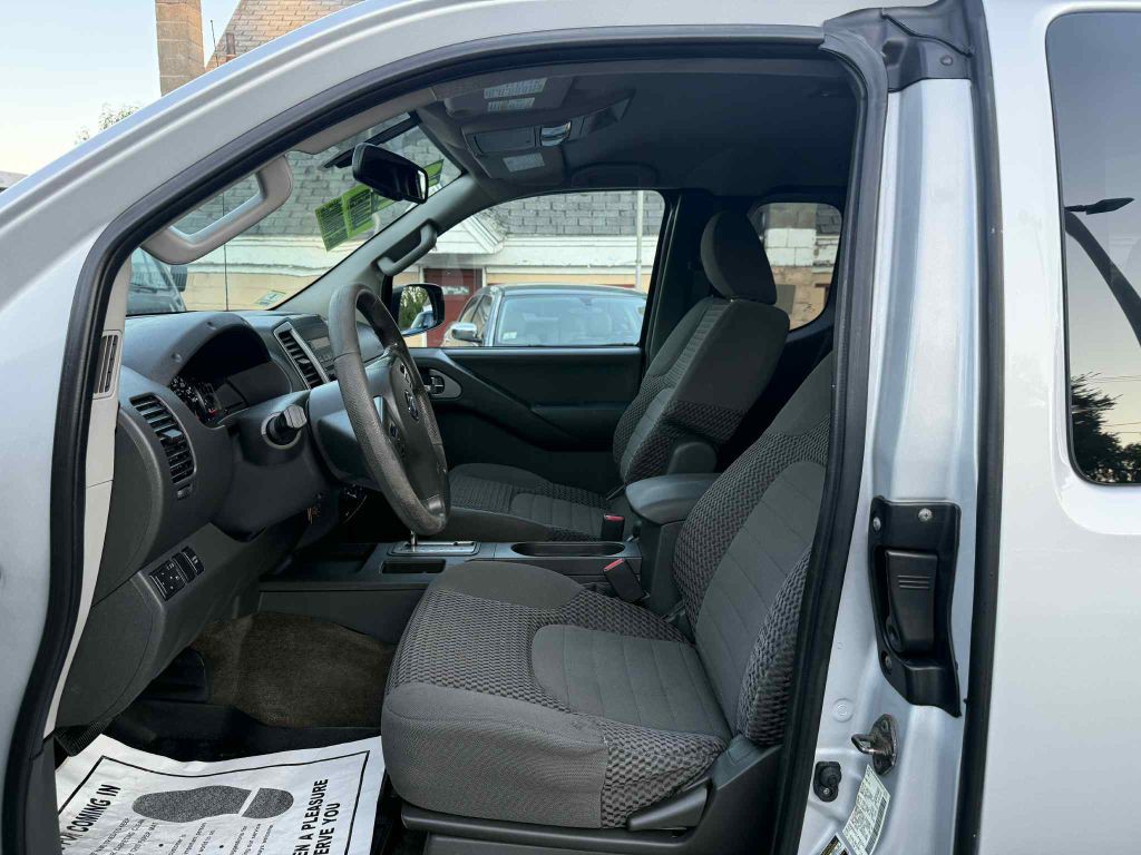 2012 Nissan Frontier Image 9