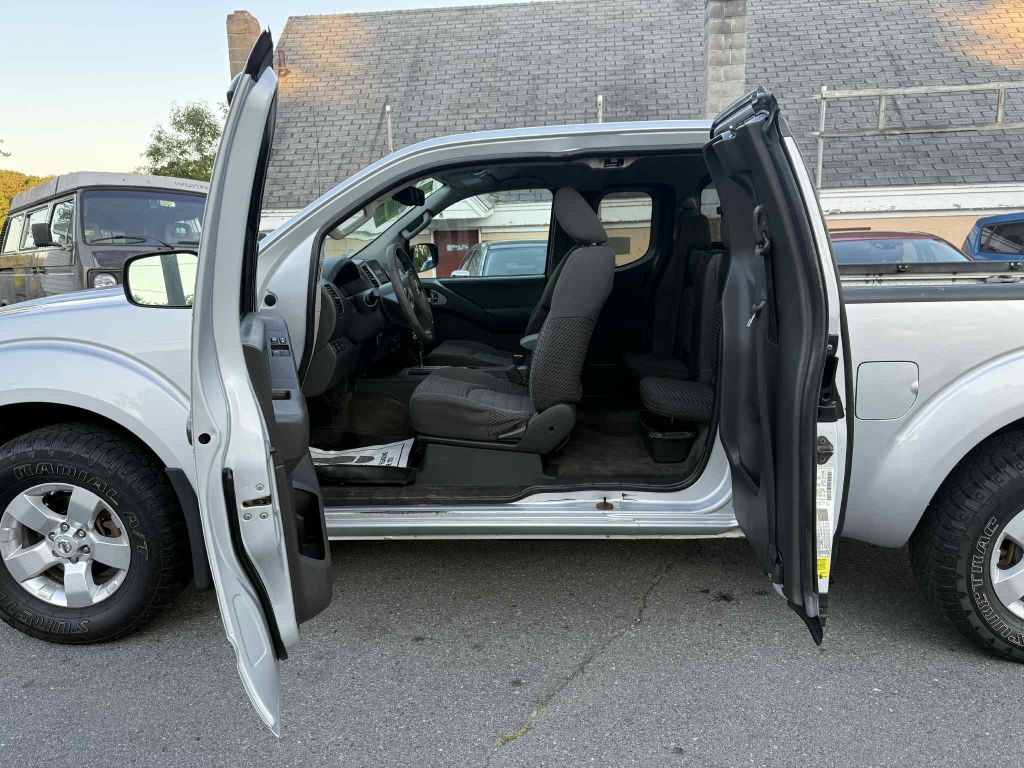 2012 Nissan Frontier Image 11