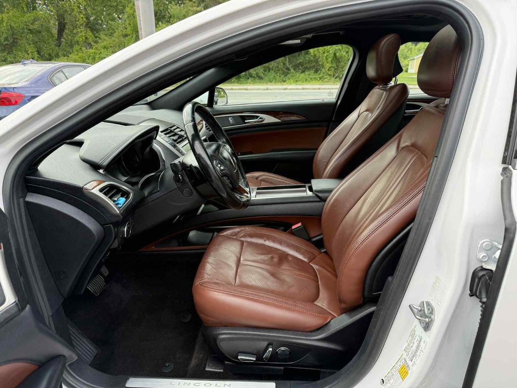 2017 Lincoln MKZ Image 9