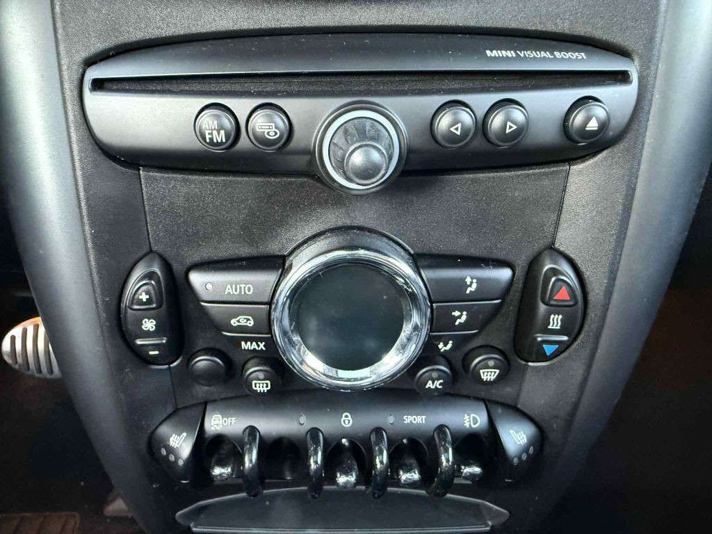 2016 MINI Cooper Image 14